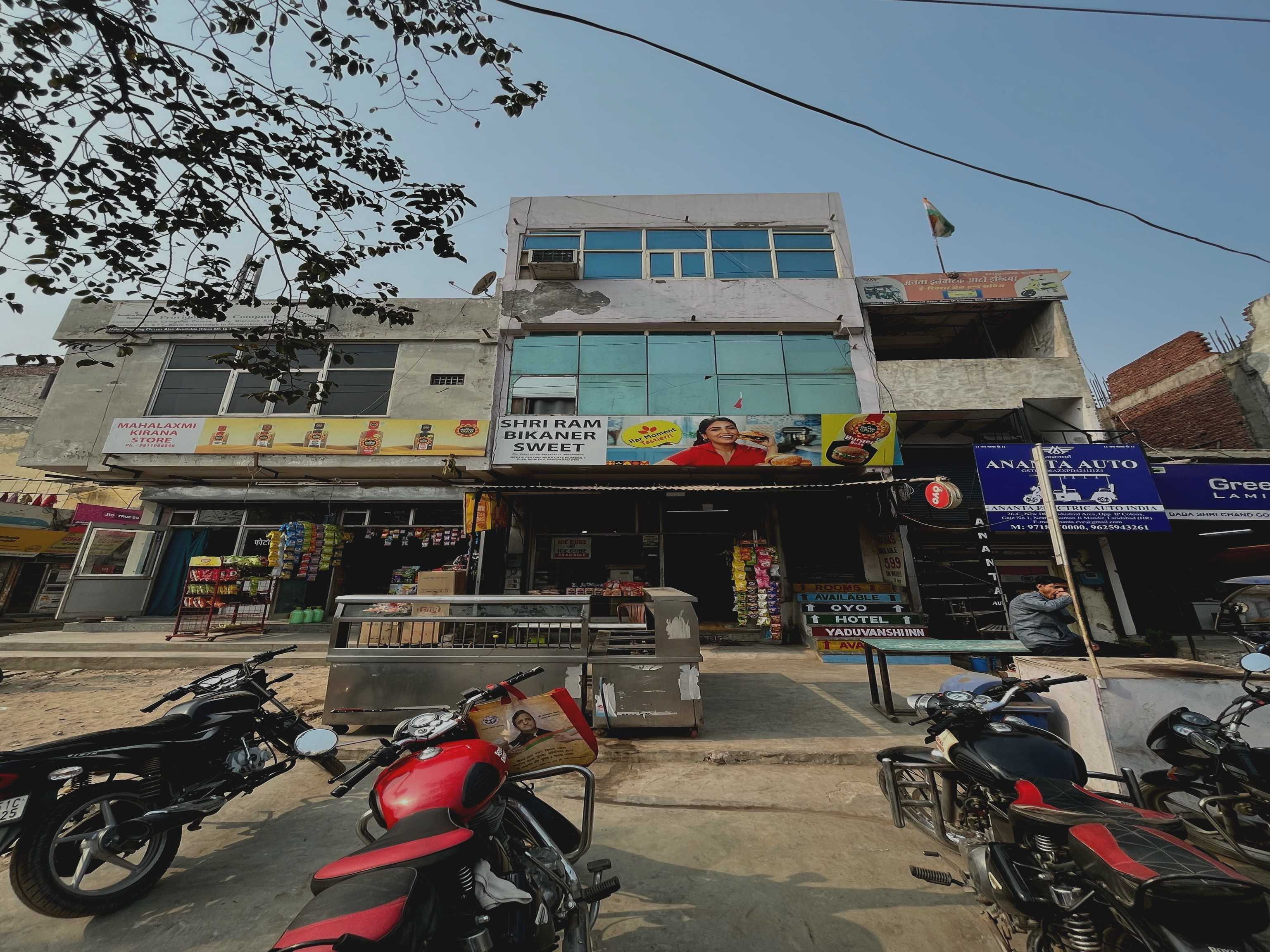 Hotel O C Yaduvanshi Inn - Tap to explore photos