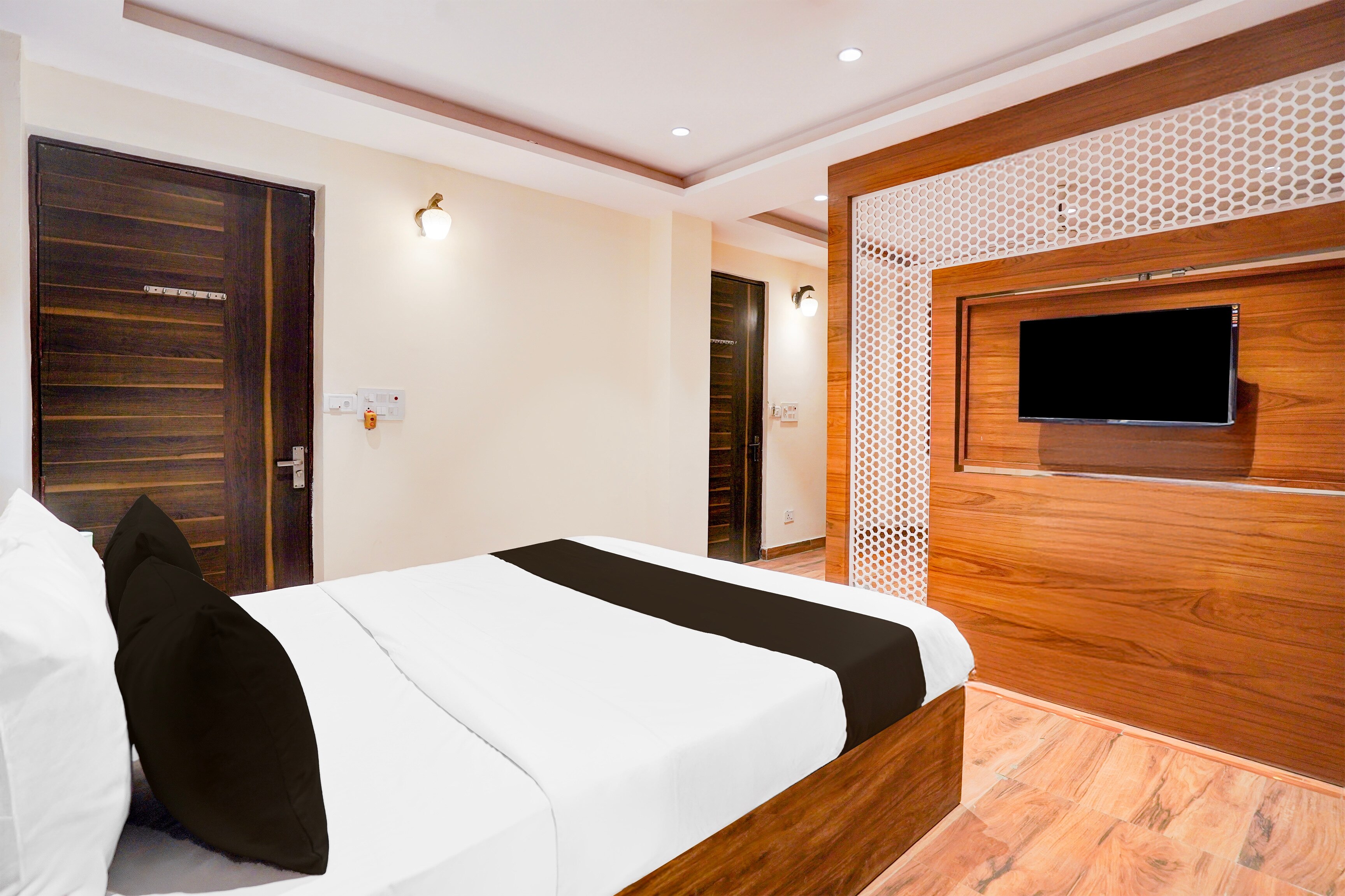 Super Collection O Pinaki Hotels & Resorts - Tap to explore photos