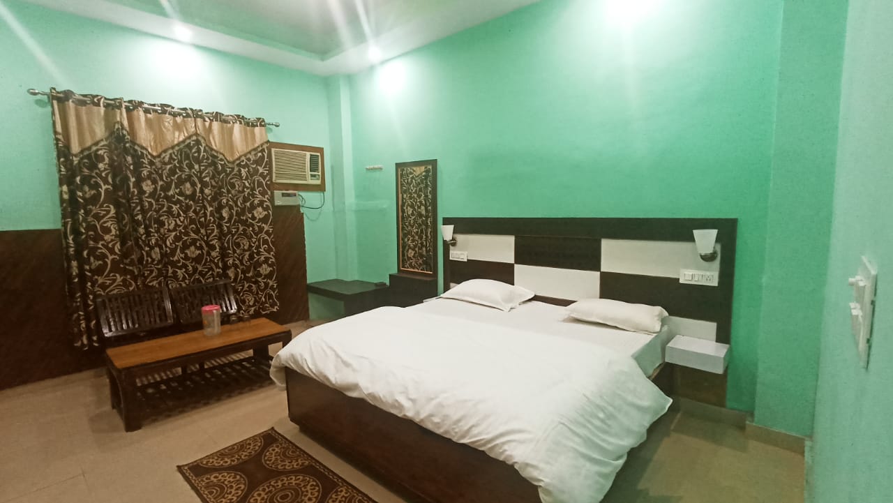 Hotel Yamuna - Tap to explore photos