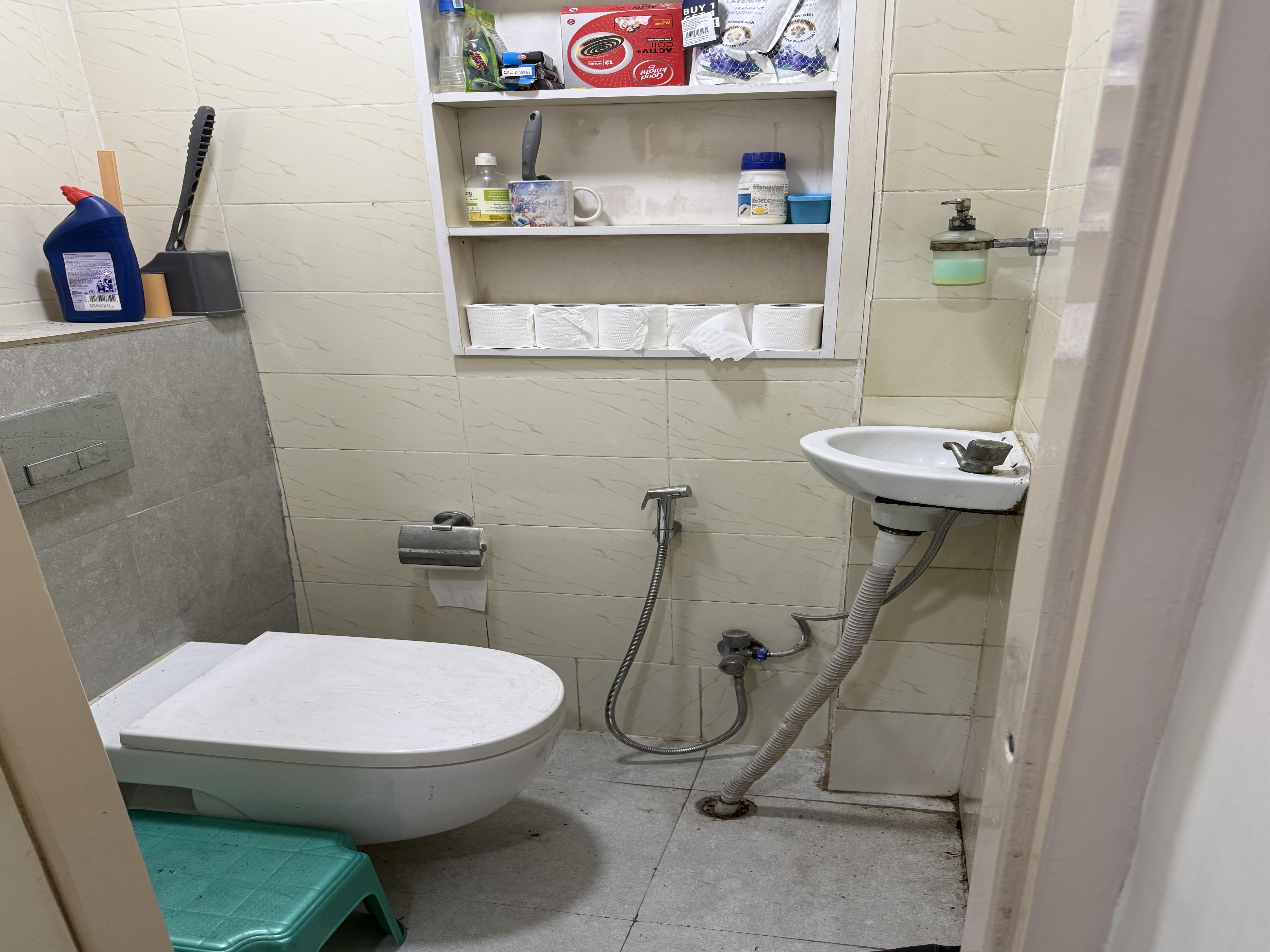 PG in Vasant Kunj Delhi - Tap to explore photos