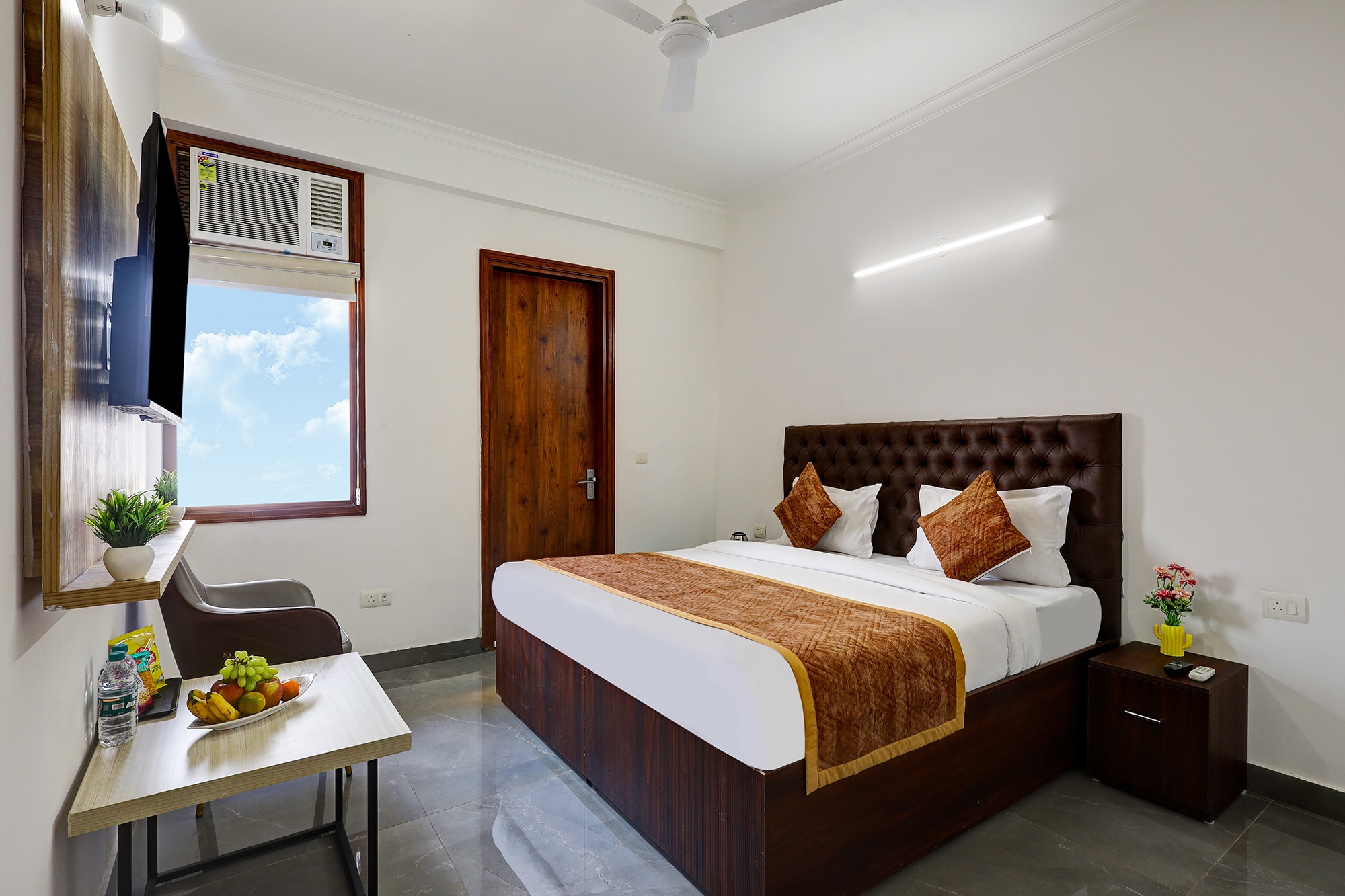 FabHotel La Corporate Suite - Tap to explore photos