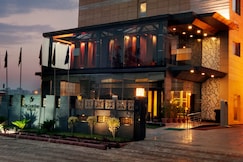 The Golden Palm Hotel and Spa Delhi, Delhi