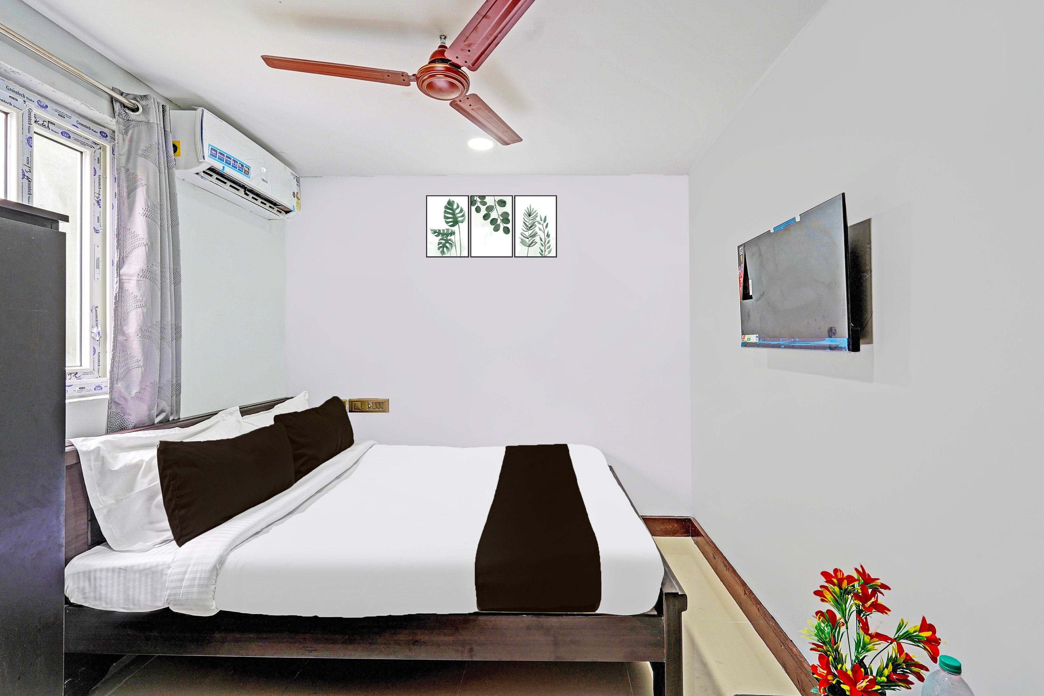 Super Hotel O Sholinganallur Near Anjaneya Temple - Tap to explore photos