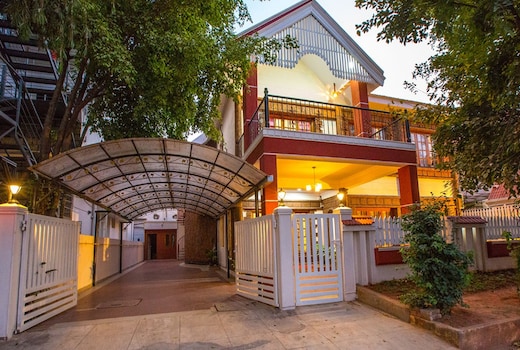 Redstone Villa and Suite | Rooms & Restaurant