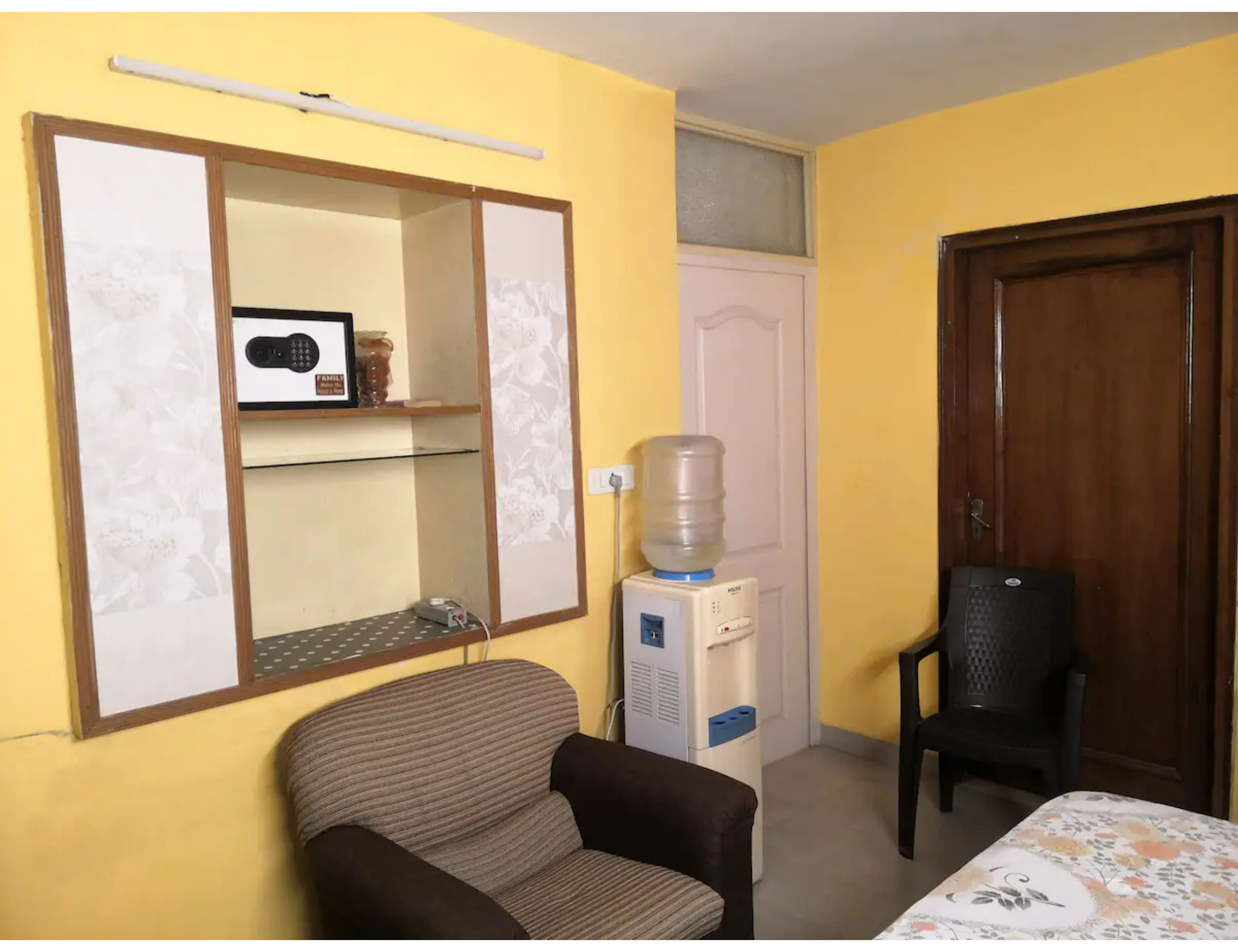 Family Homestay in Sarita Vihar - Tap to explore photos
