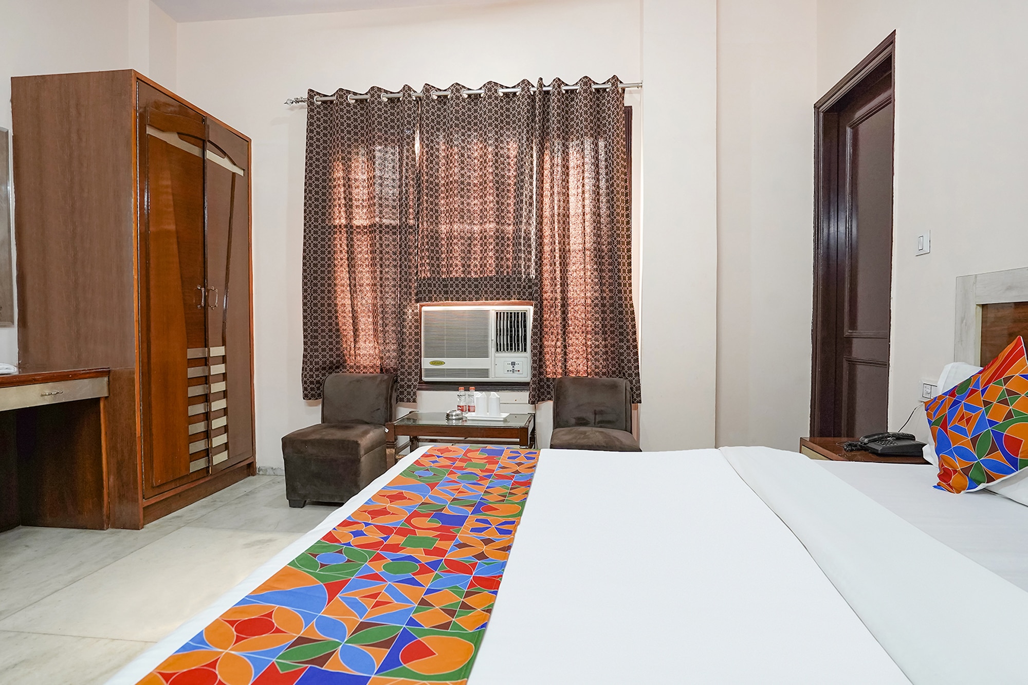 FabHotel De Gold Karol Bagh - Tap to explore photos
