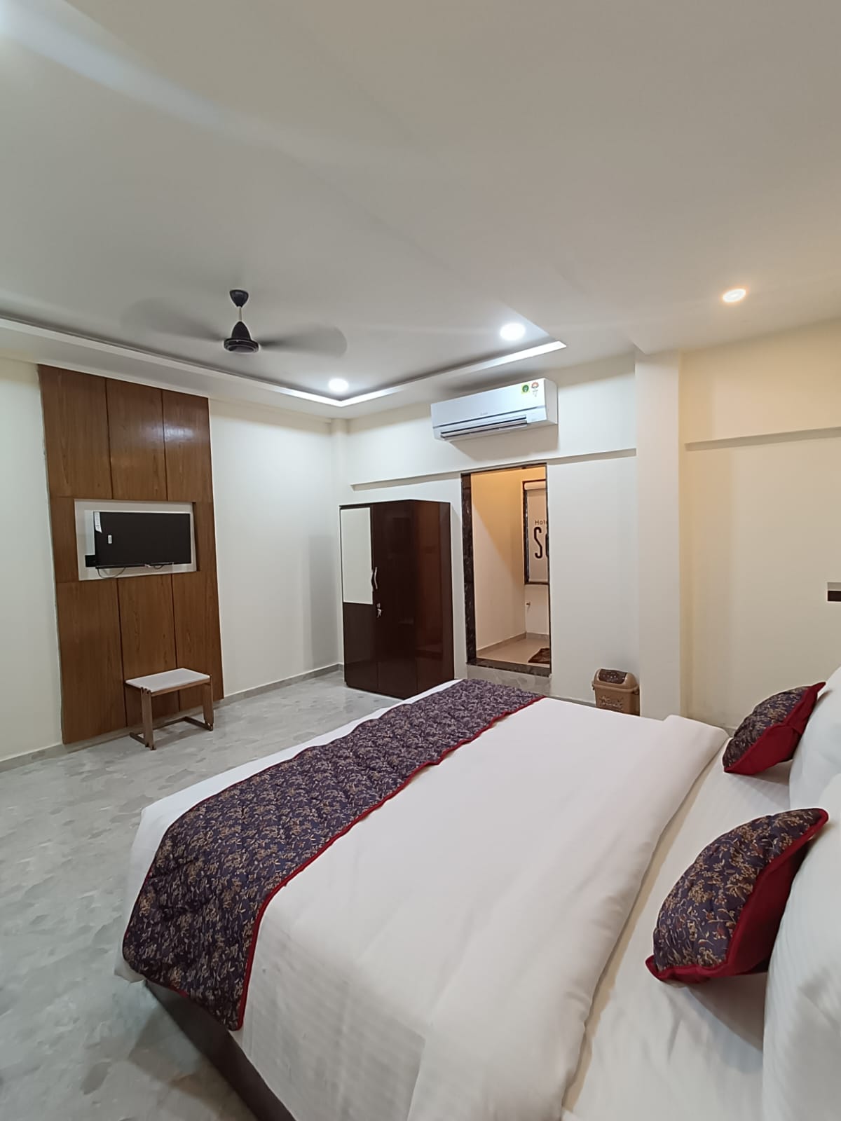 Hotel Sarja - Tap to explore photos