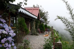 The Oak Trails Eco Lodge , Pangot