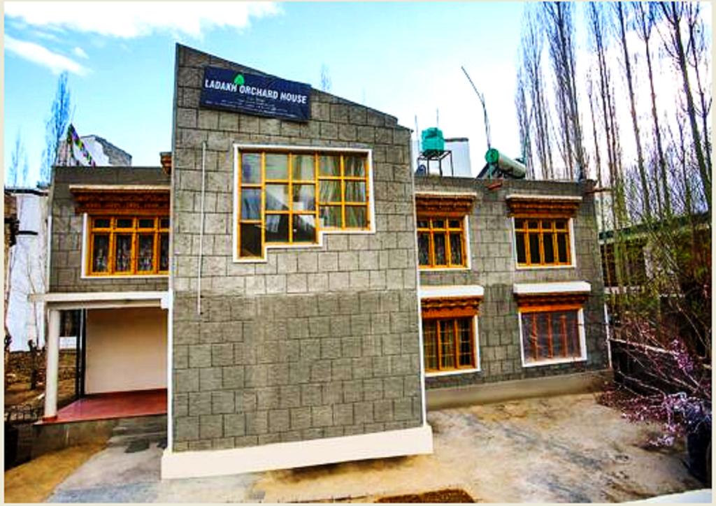 Ladakh orchard House-BNB - Tap to explore photos