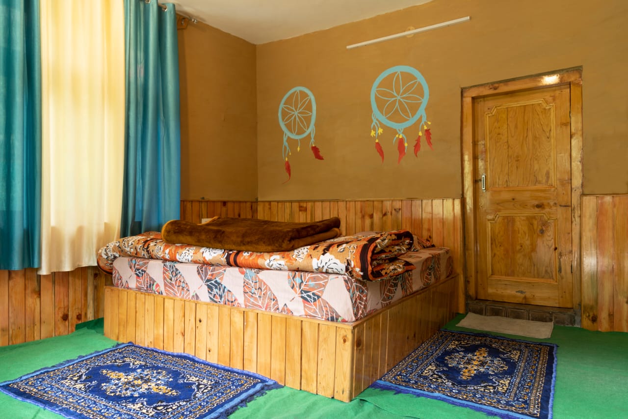 Himalayan view home stay Jibhi - Tap to explore photos