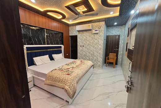 Omji Darshan Bhawan | 2km from Ram Temple