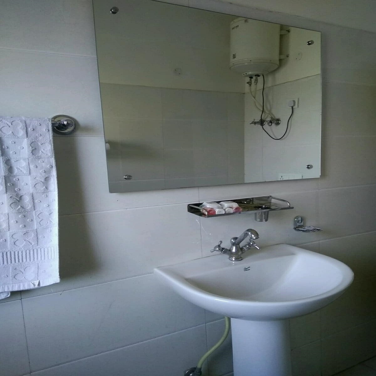 2BH Full View Flat in Kasauli Hills Kumarhatti - Tap to explore photos