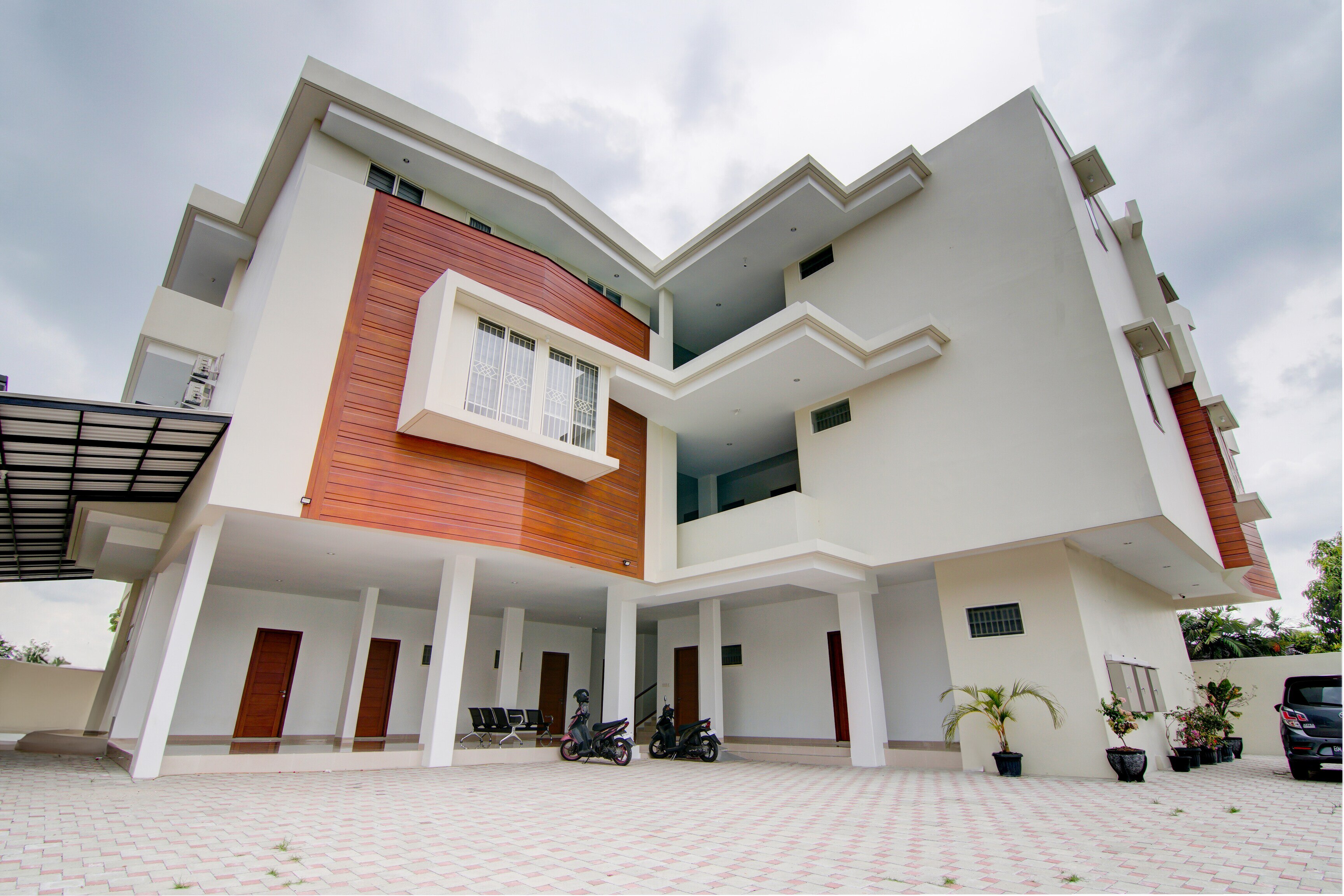 OYO 93190 Sartika Gh Syariah - Tap to explore photos