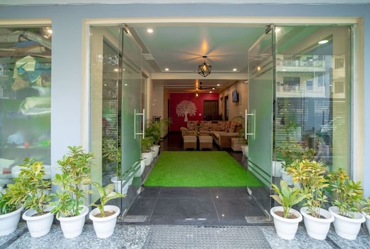 The Lodgers | Entire 2BHK Apartments @Artemis|Medanta