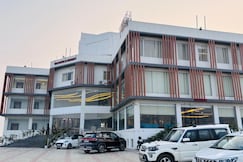BNS HOTEL & RESORT, Dudhi