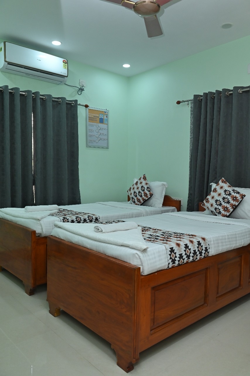 BFL Guest House - Kolkata - Tap to explore photos