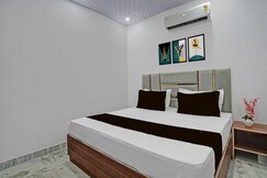 HOTEL O SMALL TOWN, Delhi