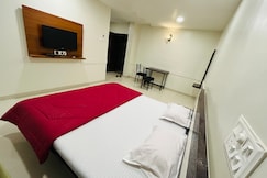 Raj Lodging, Rahuri
