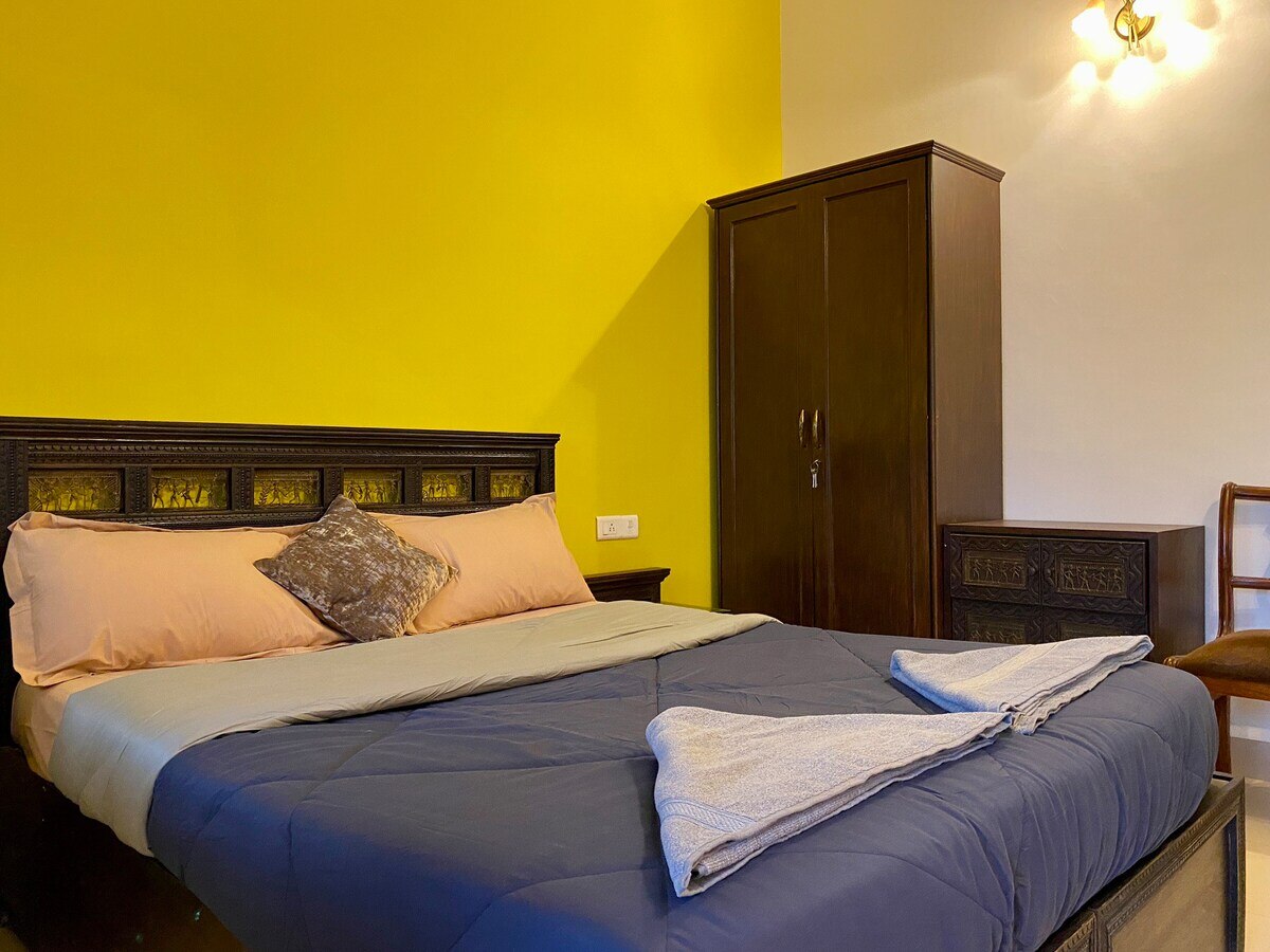 2 bedroom Condo with pool - Tap to explore photos