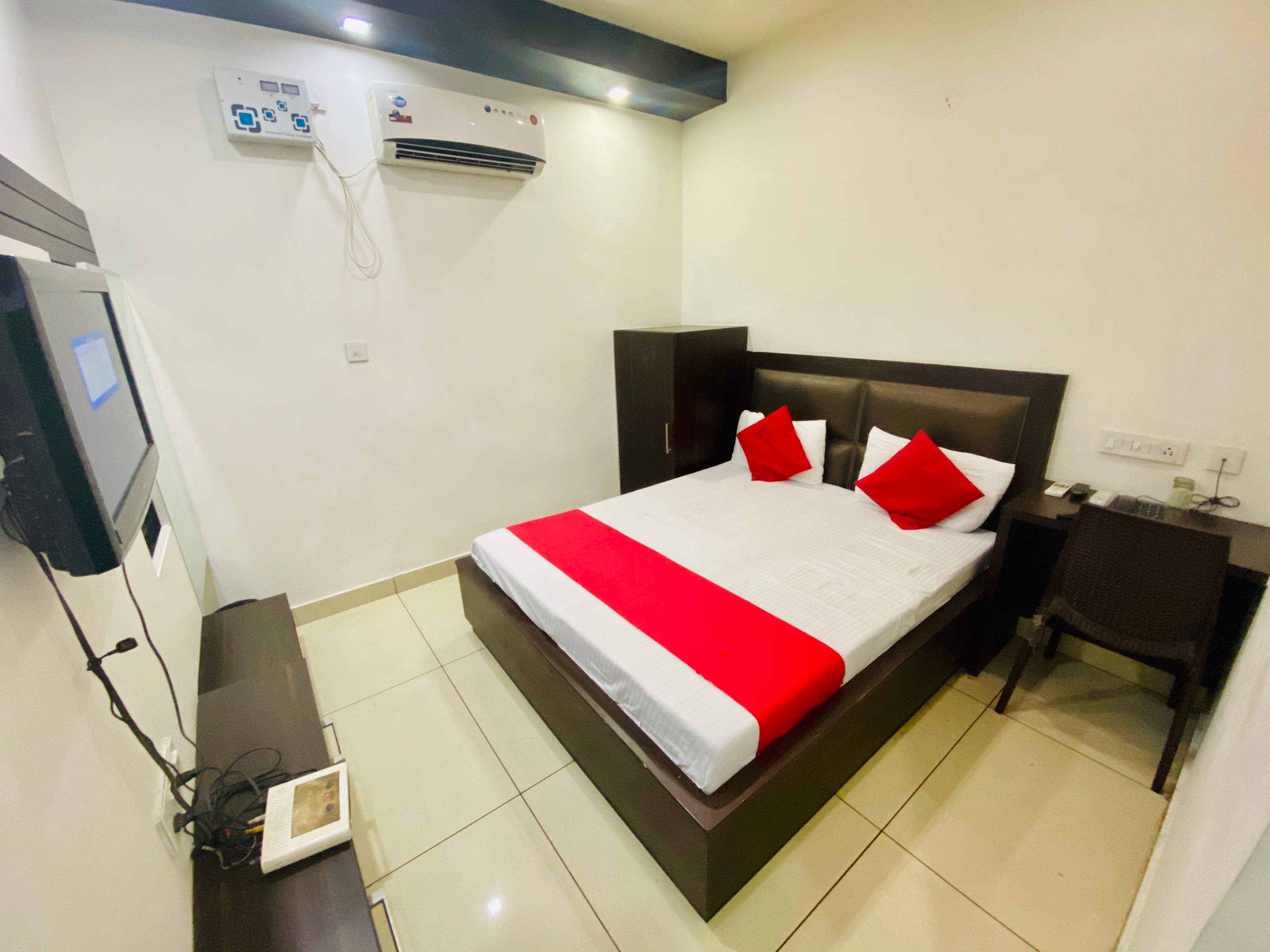 Hotel Sartaj - Tap to explore photos