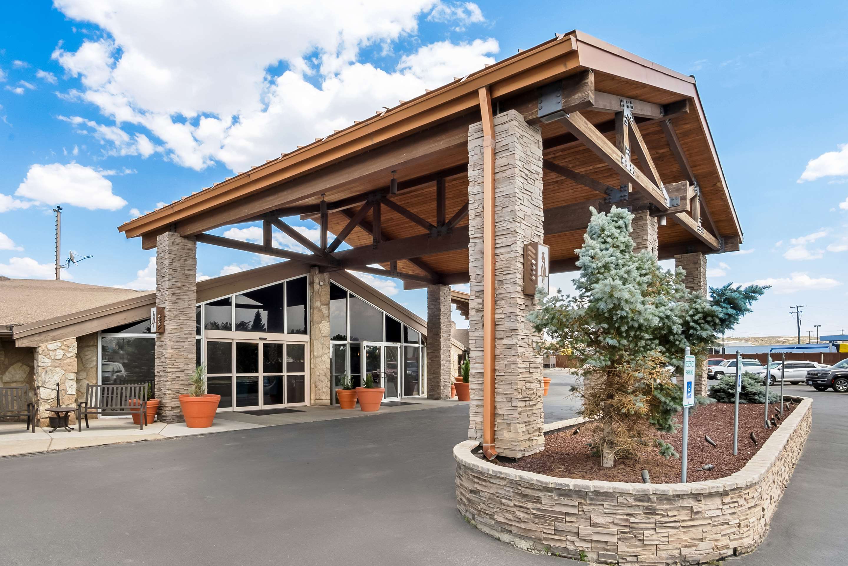 Best Western Outlaw Inn - Tap to explore photos