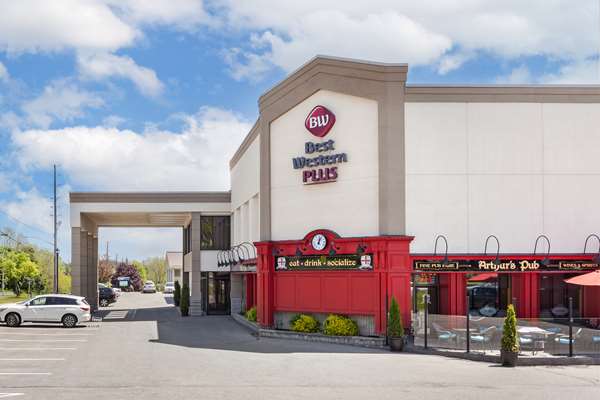 Best Western Plus Cobourg Inn & Convention Centre - Tap to explore photos