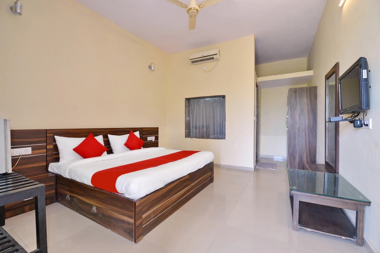 Hotel Gorbandh - Tap to explore photos