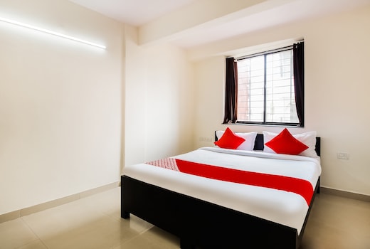 Hotel O Galaxy Near INOX