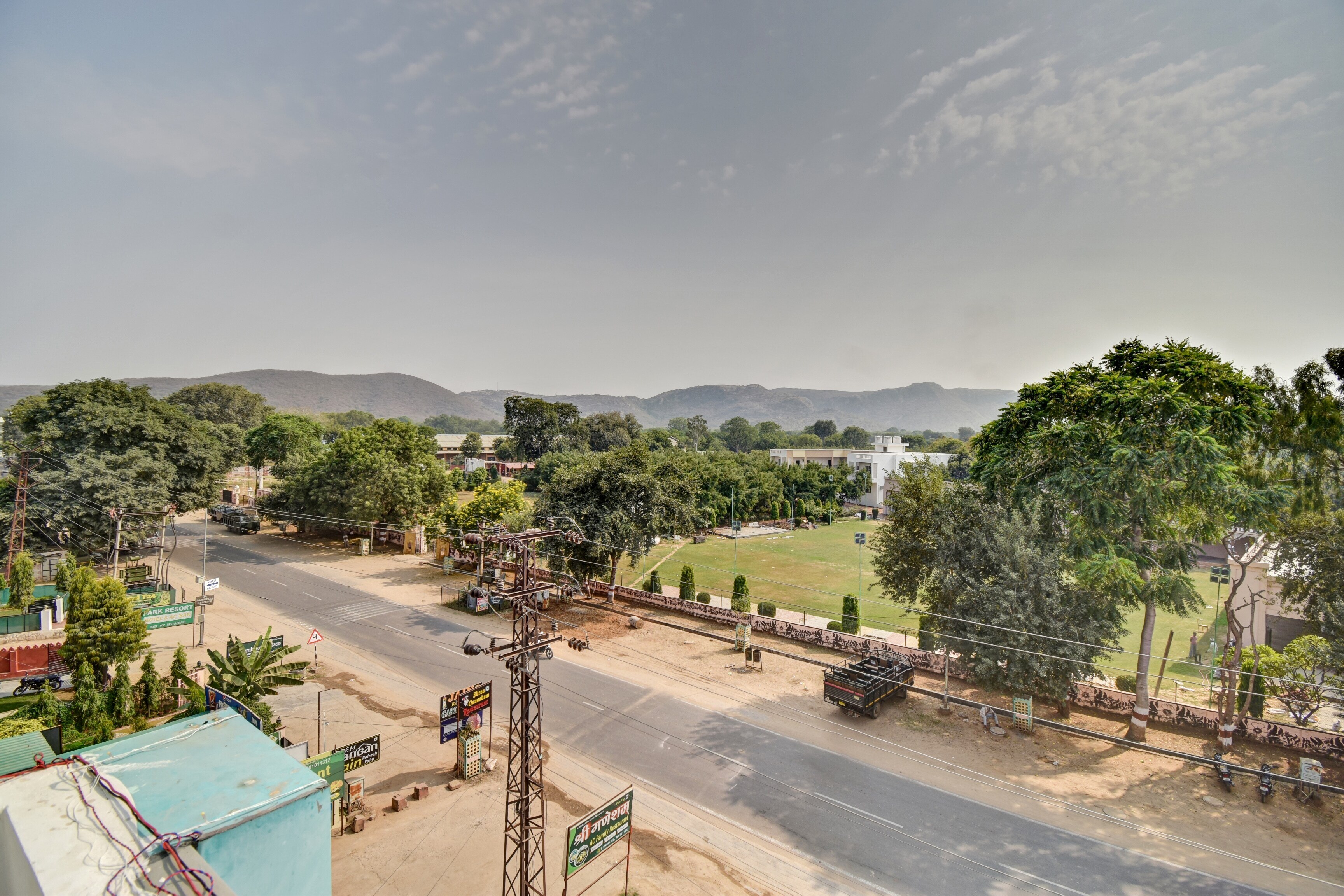 Collection O GREEN VIEW RANTHAMHBORE - Tap to explore photos