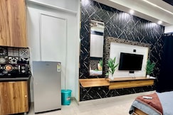 Executive sky suite with panoramic sunset view, Greater Noida