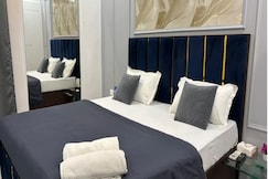 Exotic Manor Stay | Gaur City Mall, Greater Noida
