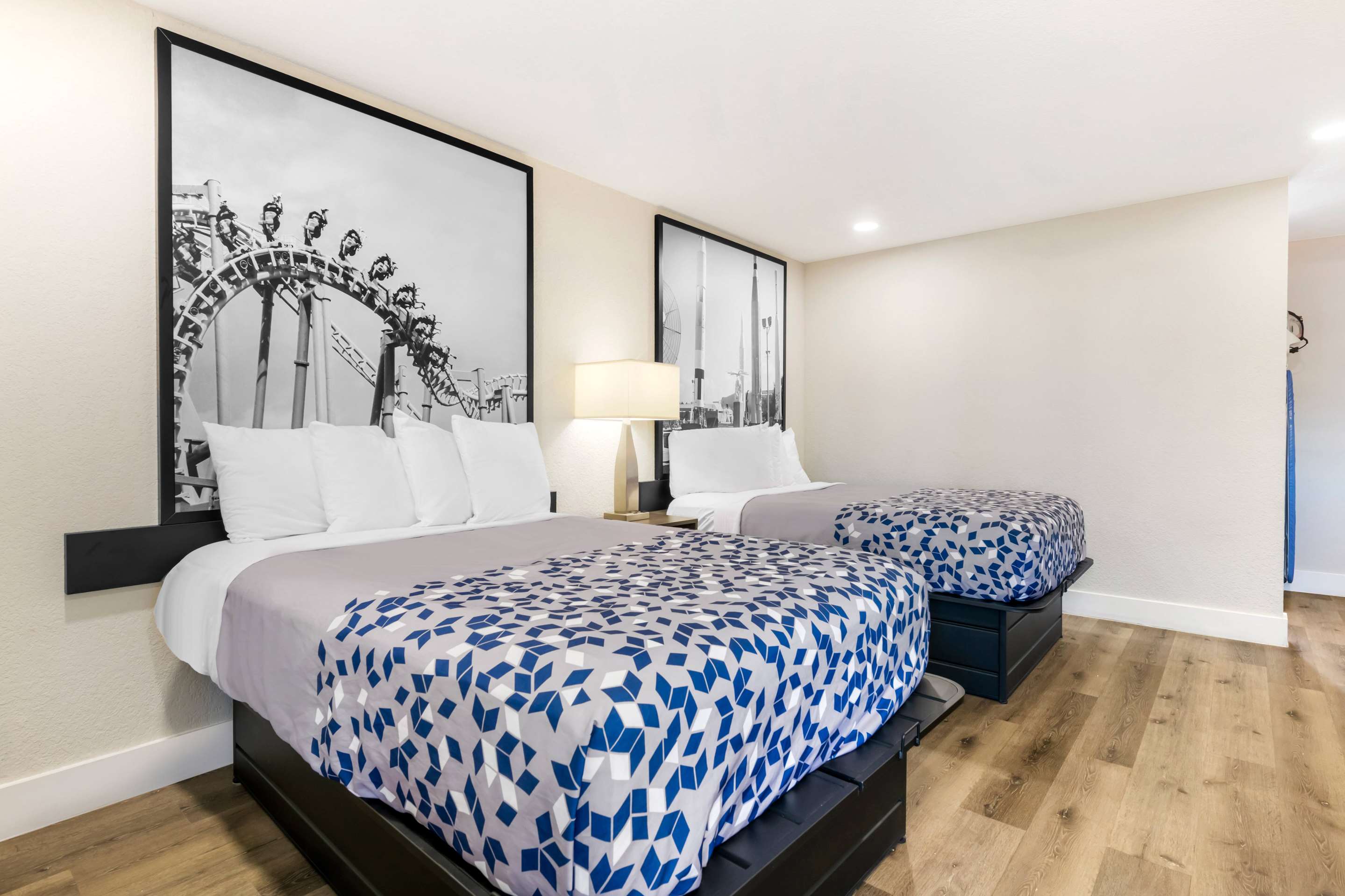 Super 8 by Wyndham Orlando Near Florida Mall - Tap to explore photos
