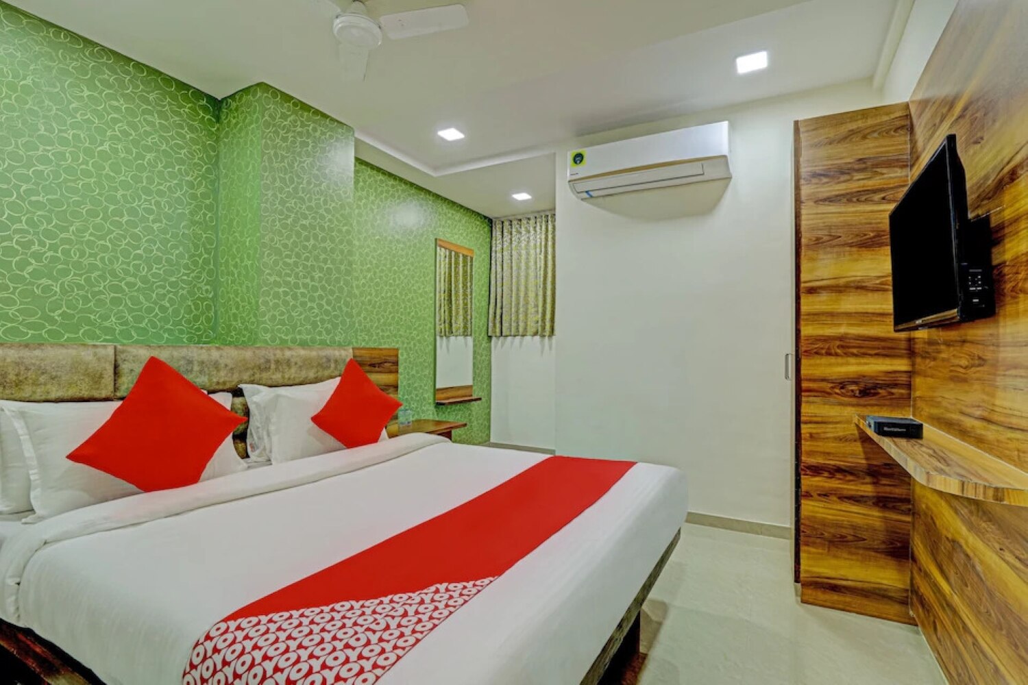 Hotel Shree Pashupati Inn - Tap to explore photos