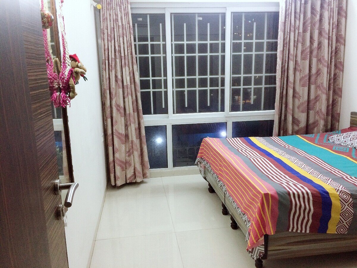 Goregaon West Private Bedroom Apartment - Tap to explore photos