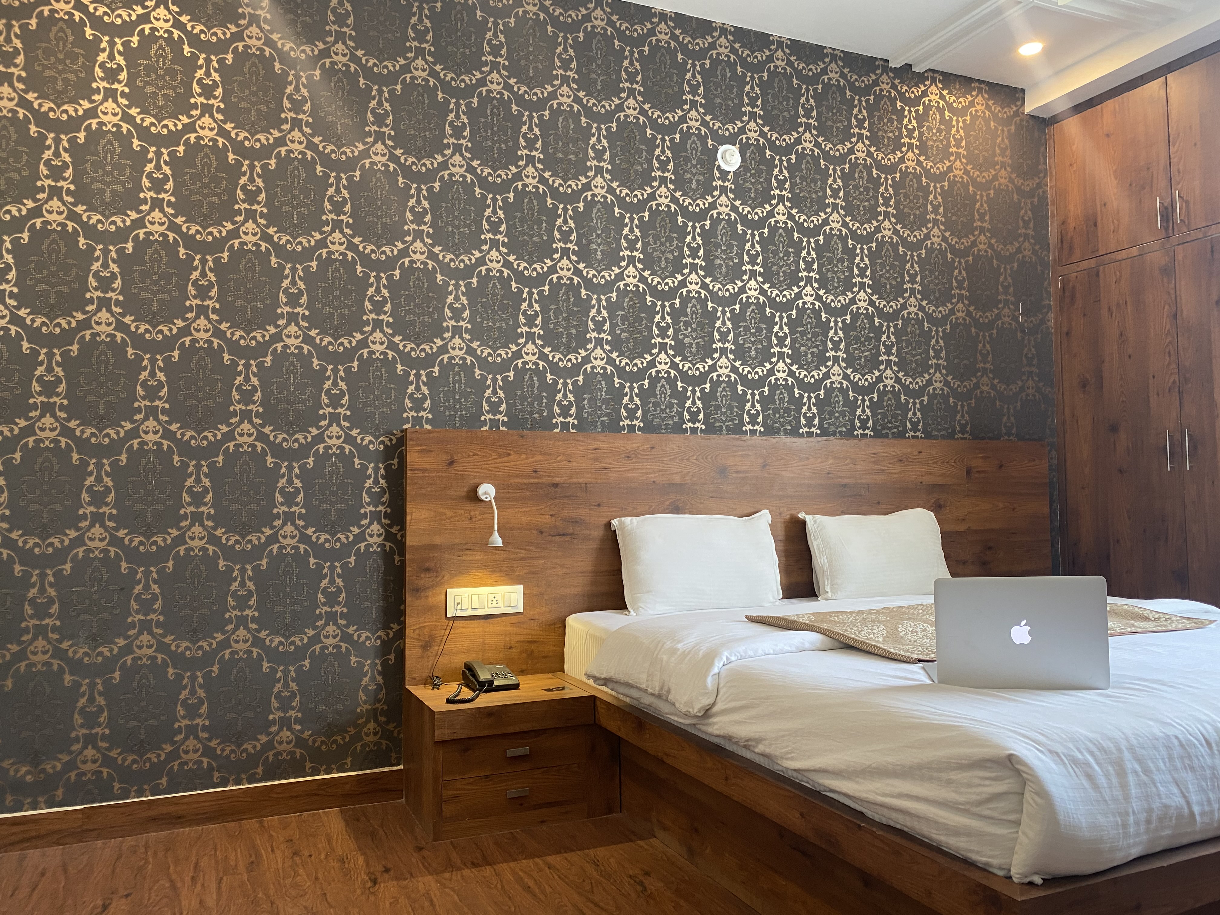 Hotel Sunshine, Sardarshahar