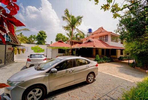 Green villa home stay | Entire Pool Villa