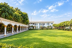JPS Resort with Swimming Pool  IMT Manesar, Bhiwadi