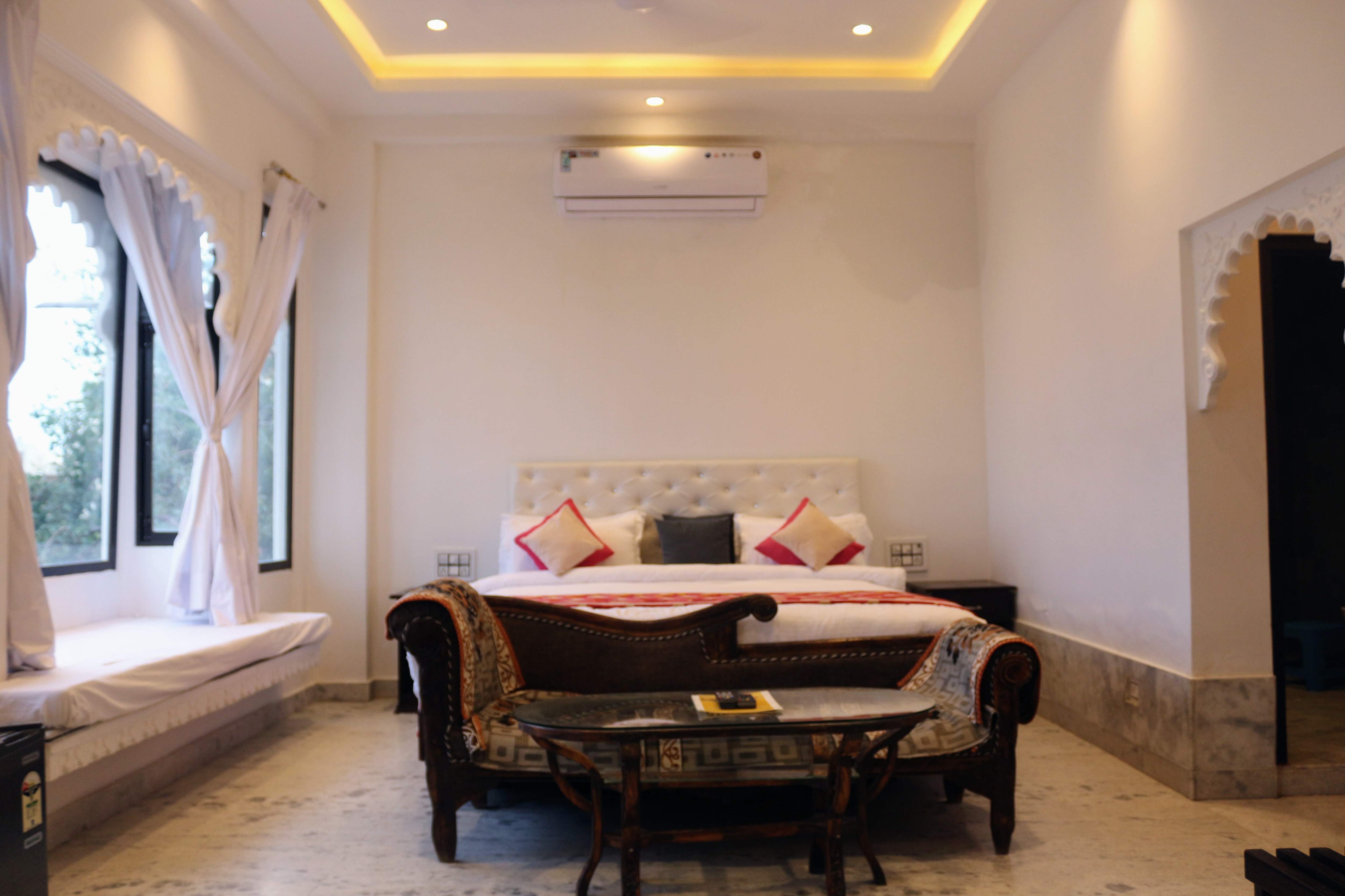 Nirvana Haveli  An entire lake view villa - Tap to explore photos