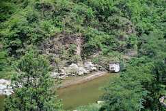 River View Dale, Kosya Kutauli