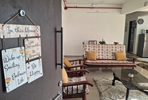 AaryaStays: Boho 2BHK with Higher Floor Hill View and Car Parking