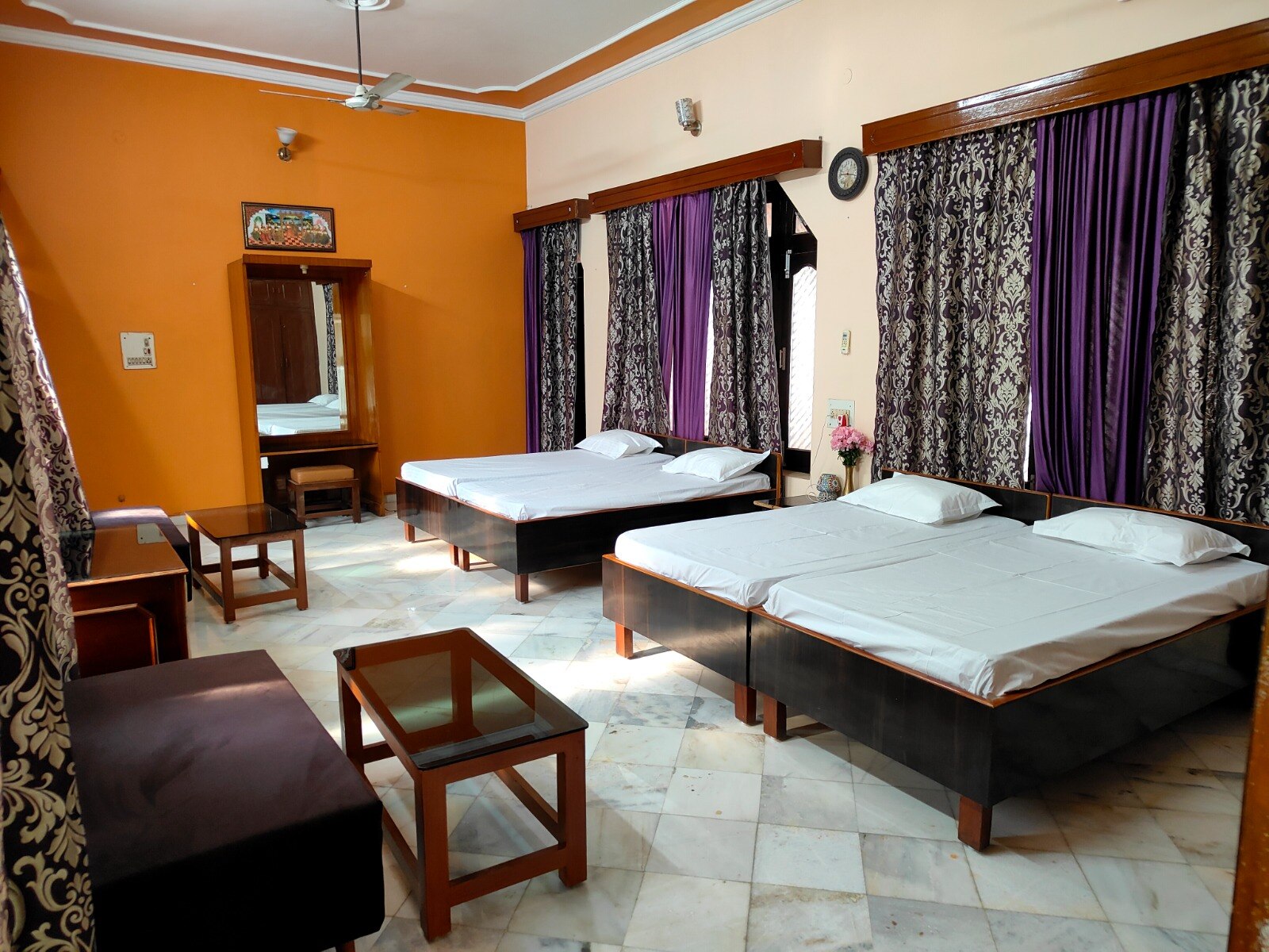 Shantiniketan 4 BHK Comfortable Stay Ayodhya - Tap to explore photos