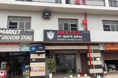 HOTEL The Puadh Stay, Mohali