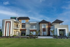 Green Galaxy Villa | Pool, Garden and Banquet, Amritsar