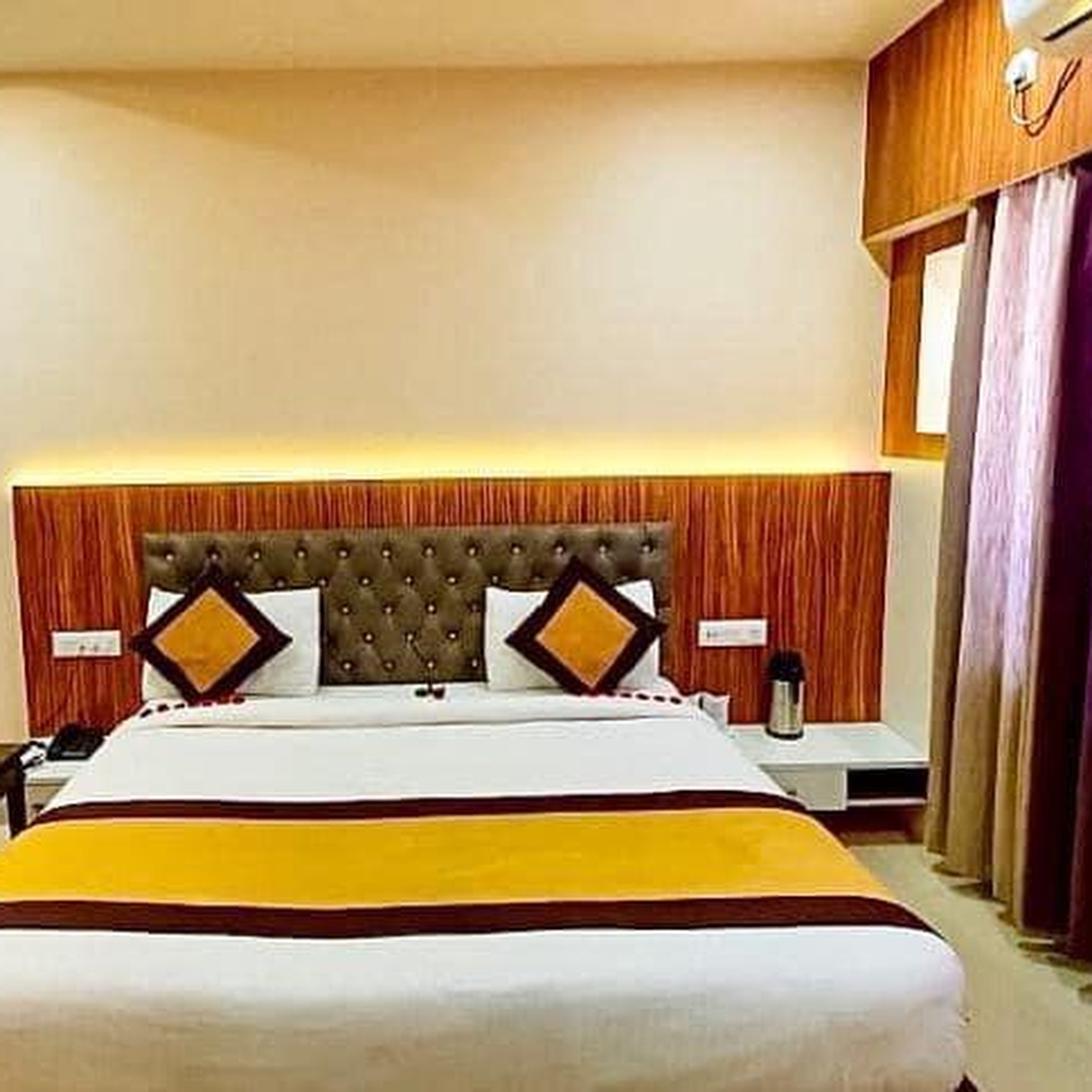 Hotel Geeta - Tap to explore photos