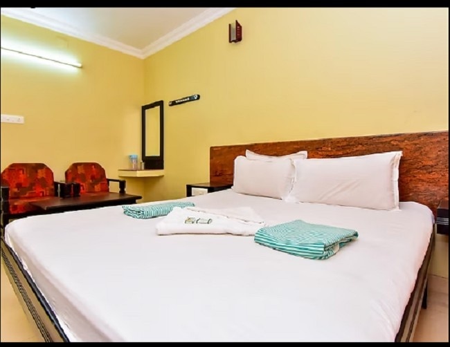 Hotel Sri Maniya - Tap to explore photos