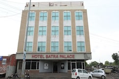Hotel Batra Palace (2 min. walk from Railway Station and Bus Stand), Ambala