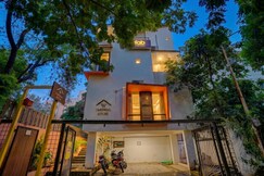 FabHotel Vardhan House I - Nr. Baner Hills, Pune