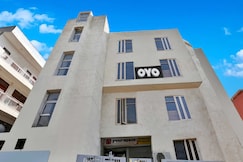 Hotel O 811753 Premium Rooms, Delhi