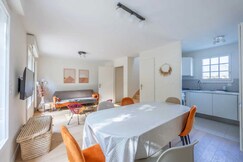Charming house with garden in residence with pool, Calvados