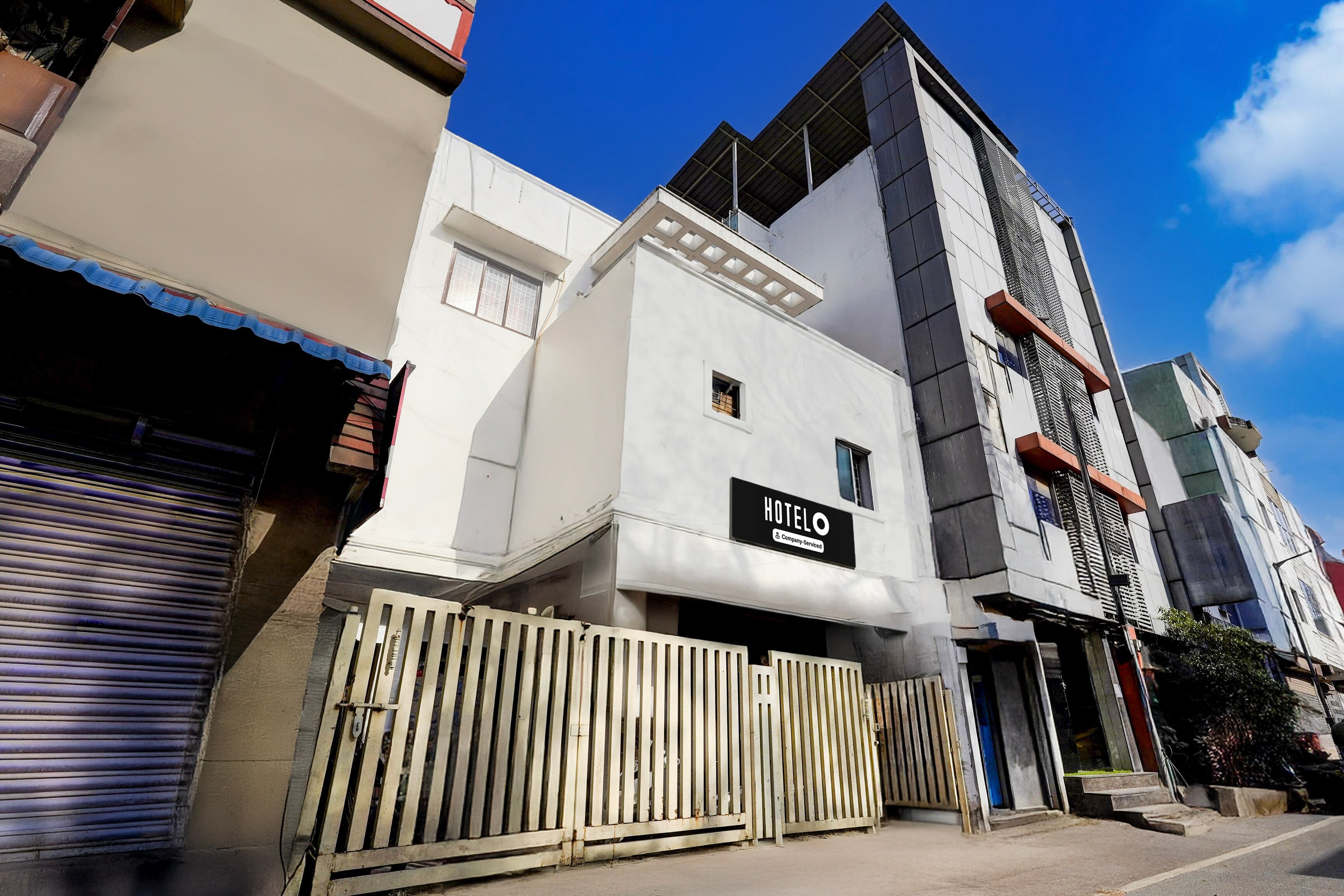 Hotel O Saligramam Chennai - Tap to explore photos